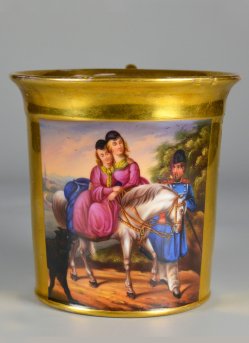 Olga und Alexandra, Töchter des Zaren Nikolaus I. auf einem Pferd, Porzellanmalerei, Tasse, D2273.jpg