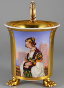 Louis Ammy Blanc (1810-1885), Die Kirchgängerin, Porzellanmalerei, Tatzenfußtasse, D1587 