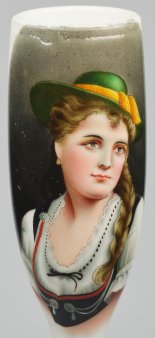 D2767-1 Münchnerin, Pfeifenkopf, Porzellanmalerei. D2767