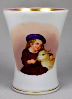 Kind - ein Schaf fütternd, Porzellanmalerei, Becher, D1520D1520-1